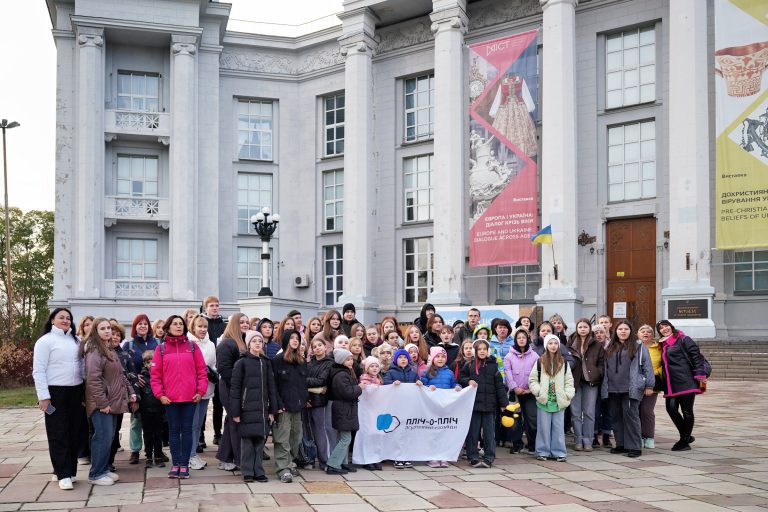 450 children visited the capital as part of “Side by Side: United Communities”