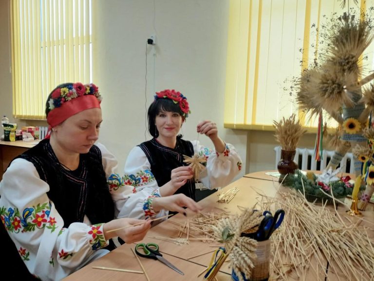 Traditions that unite: a cultural initiative of two communities