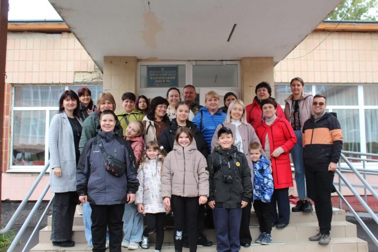 Shoulder to shoulder for the sake of children and the future