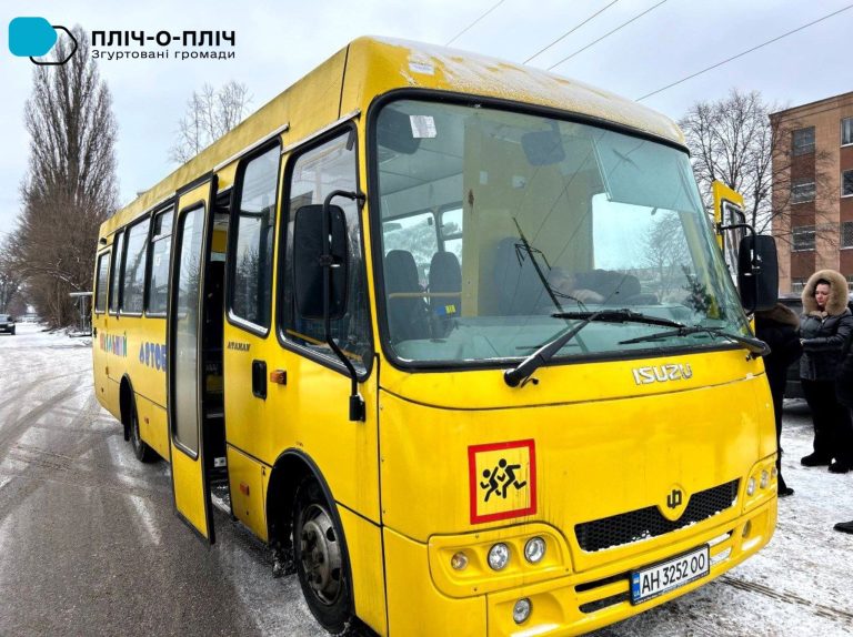 Шкільний автобус від громади-форпоста для партнерської громади