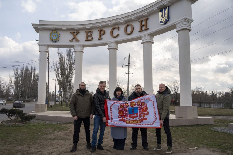 «Пліч-о-пліч» з Херсонщиною: результати партнерських візитів